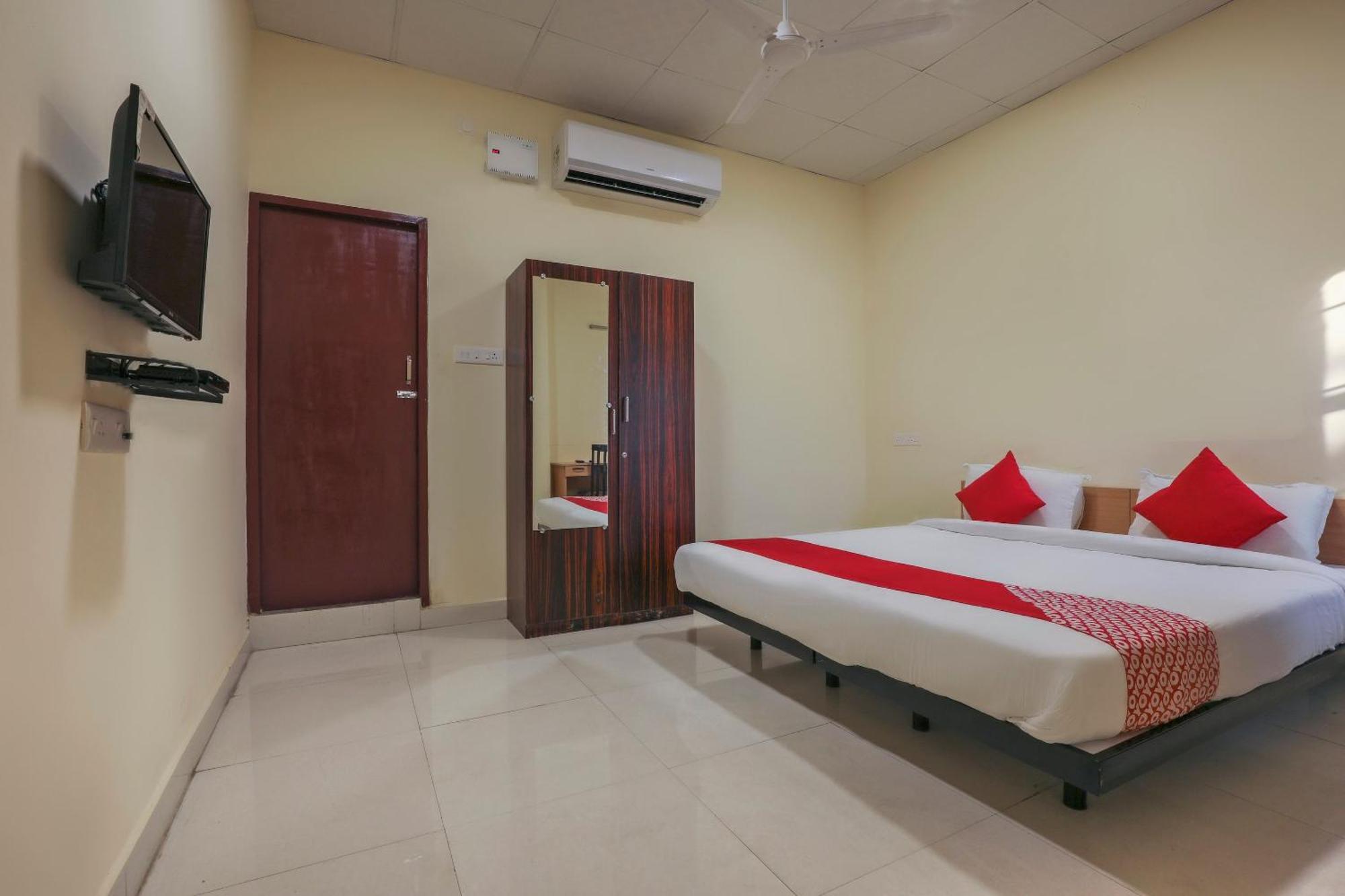 Hotel O Om Sakthi Hotel Пондичерри Экстерьер фото