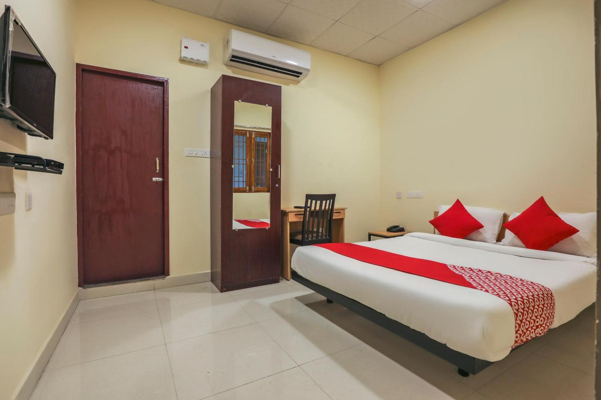Hotel O Om Sakthi Hotel Пондичерри Экстерьер фото