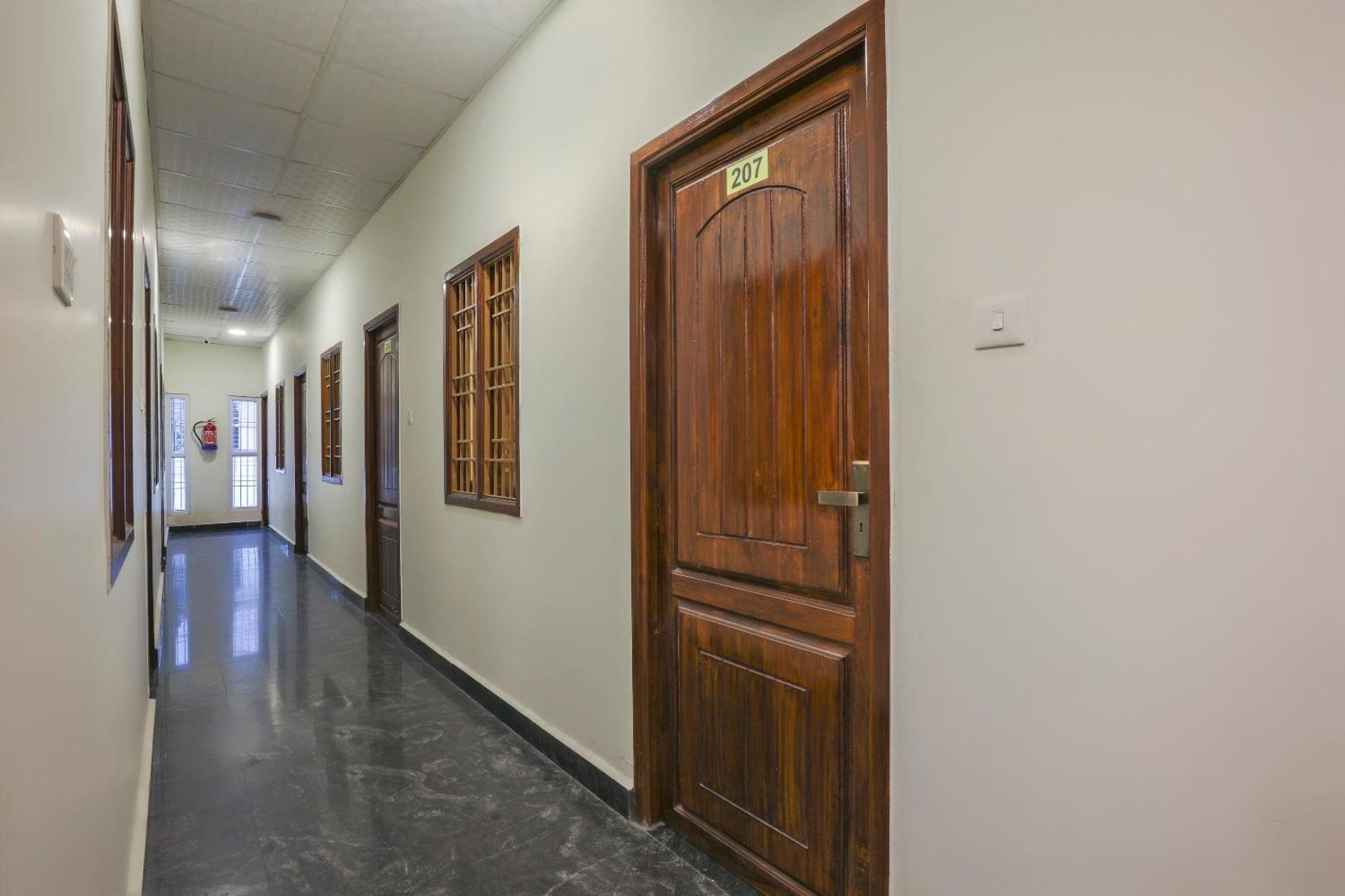 Hotel O Om Sakthi Hotel Пондичерри Экстерьер фото
