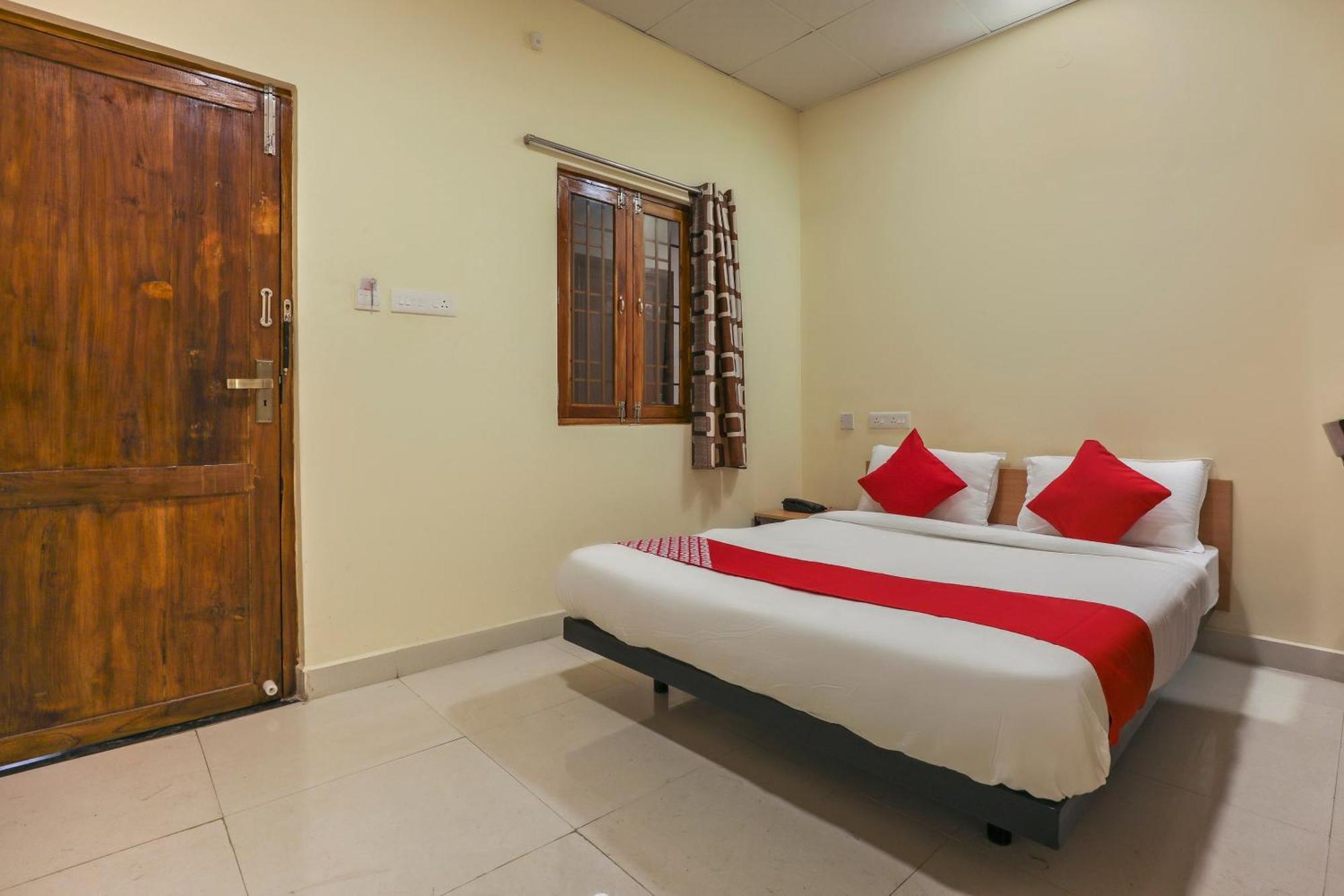 Hotel O Om Sakthi Hotel Пондичерри Экстерьер фото